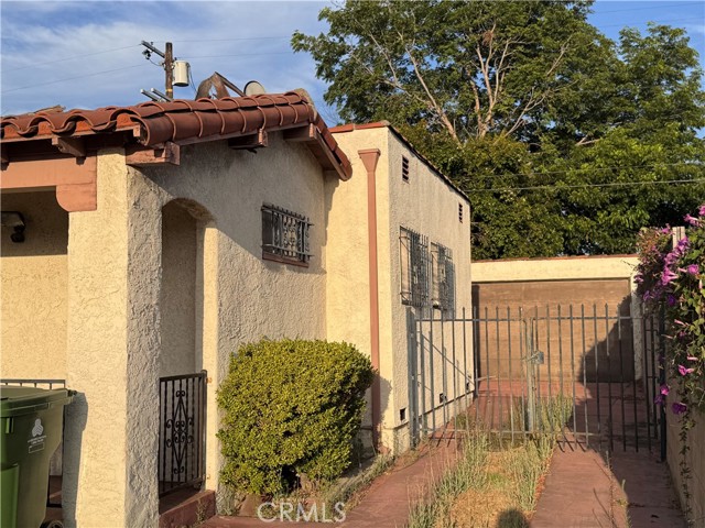 1944 S Spaulding Avenue, Los Angeles CA: https://media.crmls.org/medias/8af620b3-651b-44f7-8d25-cb54c8292573.jpg