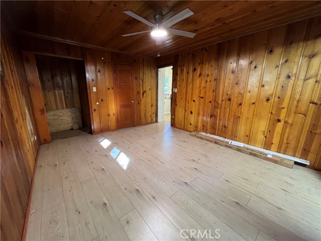 Detail Gallery Image 15 of 22 For 782 N Village, Crestline,  CA 92325 - 3 Beds | 1/1 Baths