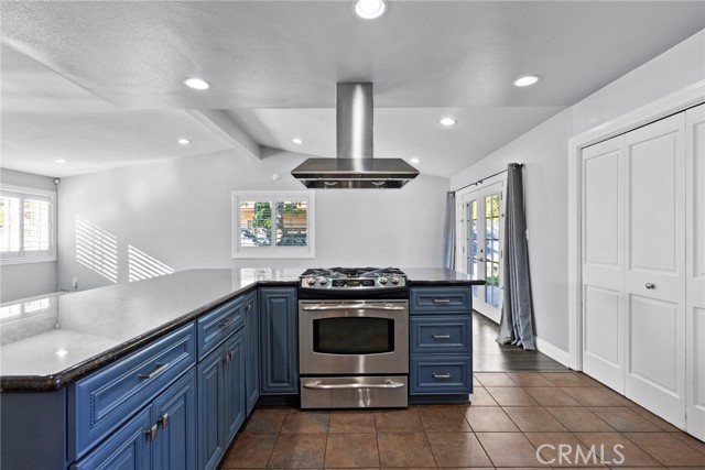 Detail Gallery Image 12 of 33 For 22923 Leadwell, West Hills,  CA 91307 - 3 Beds | 2 Baths
