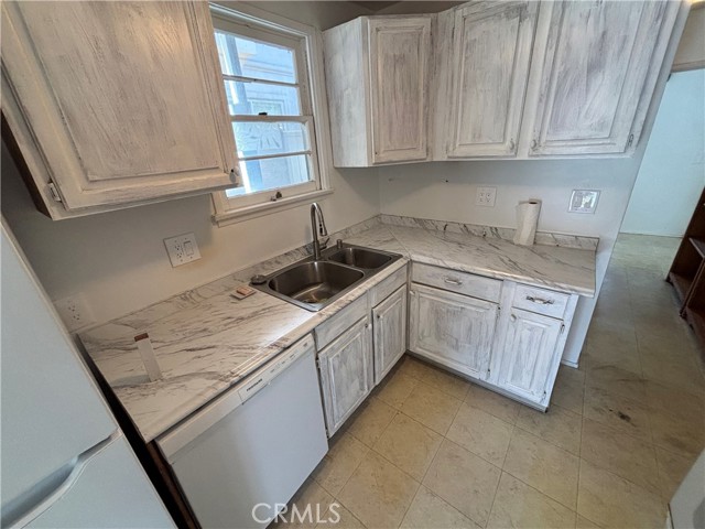 218 N Broadway, Redondo Beach CA: https://media.crmls.org/medias/8af7e314-97d8-416c-ba5e-21e6a3eeecec.jpg