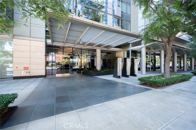 1155 South Grand Avenue, Los Angeles CA: https://media.crmls.org/medias/8af7e9c3-5733-4675-93b8-9235abcf5308.jpg