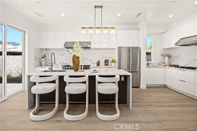 Detail Gallery Image 7 of 26 For 3815 Sycamore St, Pasadena,  CA 91107 - 5 Beds | 5/1 Baths