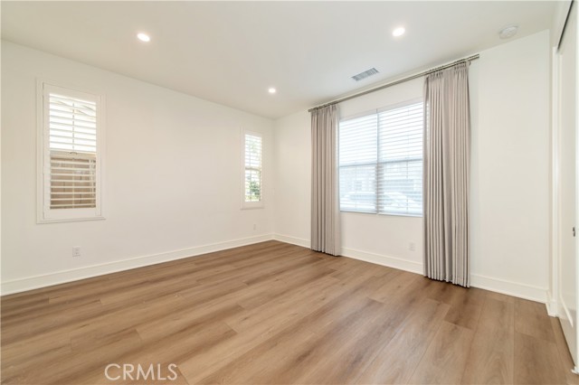 Detail Gallery Image 3 of 39 For 116 Imagination Trl, Irvine,  CA 92620 - 4 Beds | 3/1 Baths