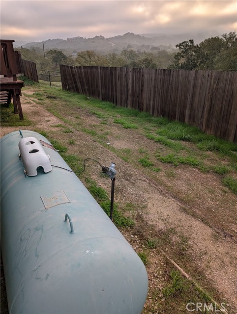 Detail Gallery Image 5 of 7 For 1944 Brook Ln, Paso Robles,  CA 93446 - 3 Beds | 2 Baths