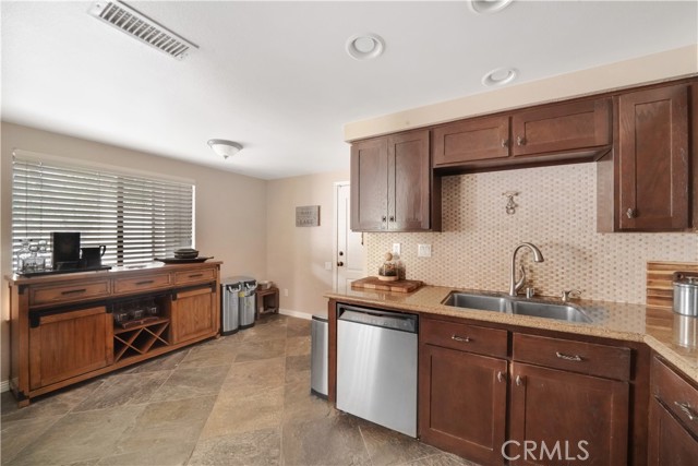 Detail Gallery Image 11 of 30 For 19 Oxbow Creek Ln, Laguna Hills,  CA 92653 - 3 Beds | 2/1 Baths