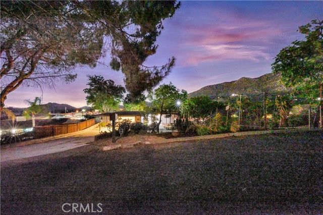 20289 Westpoint Drive, Riverside CA: https://media.crmls.org/medias/8afa6dd7-36e7-4aba-9f67-233cc1a0a4e7.jpg