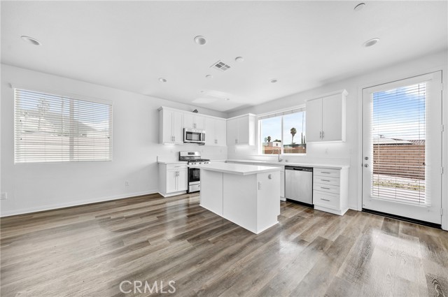 Detail Gallery Image 3 of 39 For 3476 Smith St, Jurupa Valley,  CA 92509 - 4 Beds | 2 Baths