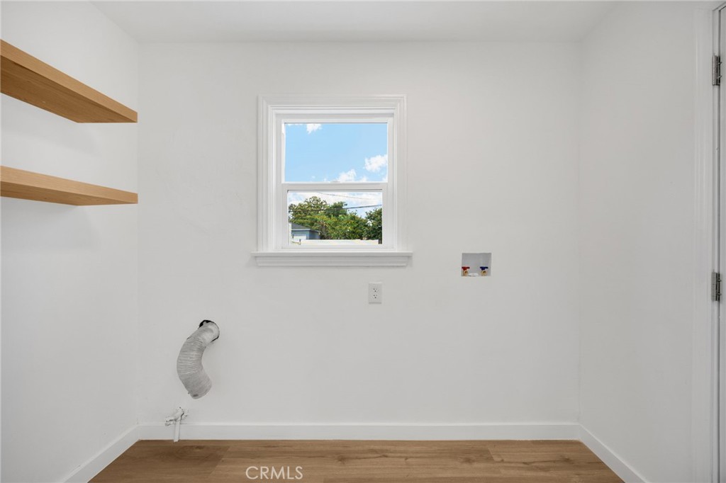 https://media.crmls.org/medias/8afb8850-ef35-46c4-80e3-a1eecc4126a5.jpg?preset=X-Large