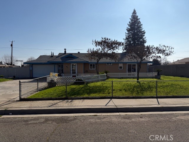 Detail Gallery Image 4 of 31 For 201 Monterey, Chowchilla,  CA 93610 - 4 Beds | 1/2 Baths