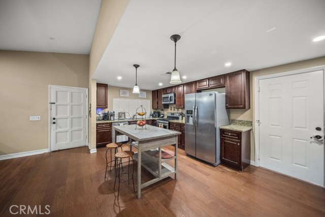 Detail Gallery Image 6 of 35 For 28148 Bakerton Ave, Canyon Country,  CA 91351 - 4 Beds | 2 Baths