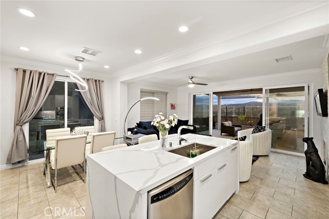 9 Durham Court, Laguna Niguel CA: https://media.crmls.org/medias/8afd5120-ad5b-46c8-838b-a675deb55a77.jpg