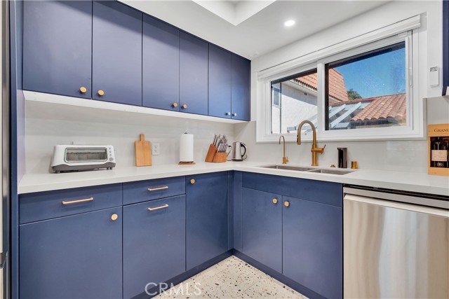 Detail Gallery Image 12 of 42 For 745 Main, El Segundo,  CA 90245 - 2 Beds | 2 Baths