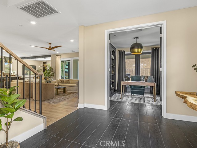 Detail Gallery Image 5 of 45 For 30110 Crestline Court, Castaic,  CA 91384 - 4 Beds | 3/1 Baths