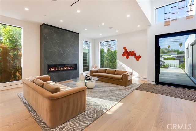 22930 Dolorosa Street, Woodland Hills CA: https://media.crmls.org/medias/8afe8878-9479-4c70-8956-fe9ab25cfc61.jpg