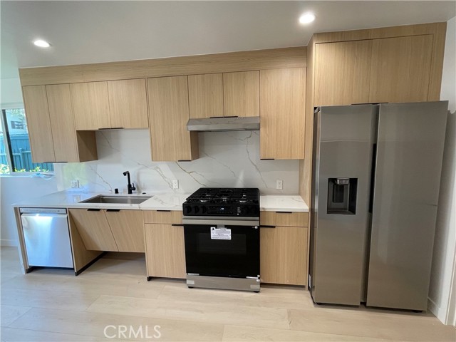 Detail Gallery Image 3 of 6 For 611 W 41st Pl #1/4,  Los Angeles,  CA 90037 - 1 Beds | 1 Baths