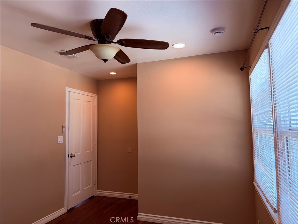 https://media.crmls.org/medias/8afec906-b8b6-4c11-9e86-130dd8fe23e6.jpg?preset=X-Large
