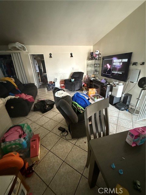 Detail Gallery Image 4 of 10 For 915 Stichman Ave, La Puente,  CA 91746 - 5 Beds | 2 Baths