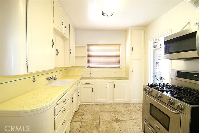 622 Center Street, Costa Mesa CA: https://media.crmls.org/medias/8b002c4d-4aec-4a78-a25e-1f02a9fab90c.jpg