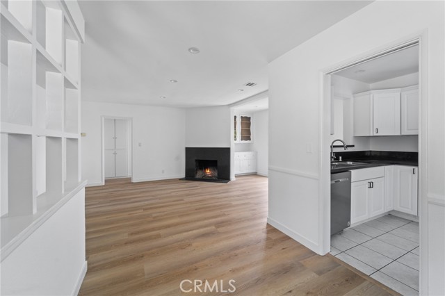 18656 Runnymede Street, Reseda CA: https://media.crmls.org/medias/8b003ab2-b009-481e-a377-7bc75dfbcd80.jpg