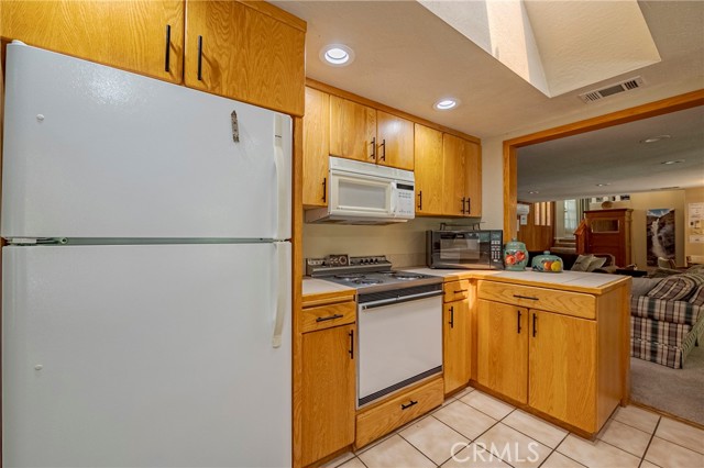 9977 Incline Road, El Portal CA: https://media.crmls.org/medias/8b00e42f-ba1b-437f-adcb-ce302e09d1ab.jpg