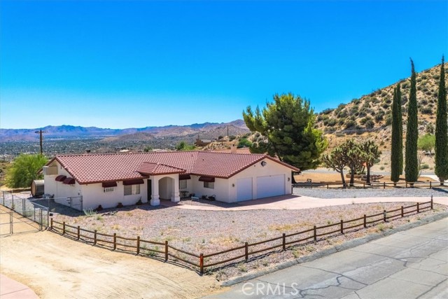 Detail Gallery Image 3 of 43 For 7495 Canyon Dr, Yucca Valley,  CA 92284 - 3 Beds | 2 Baths