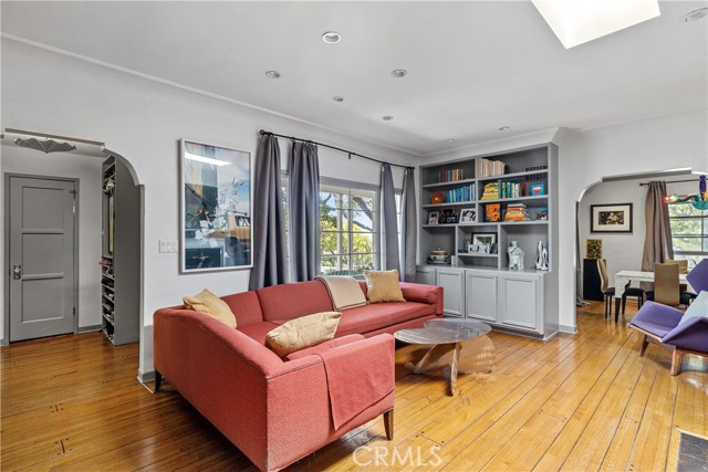 Detail Gallery Image 5 of 33 For 1701 Pier Ave, Santa Monica,  CA 90405 - 4 Beds | 2/1 Baths