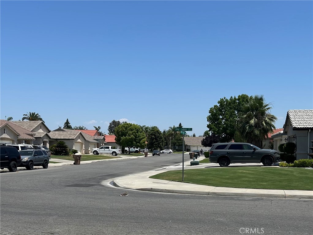 https://media.crmls.org/medias/8b01a60b-5700-4681-bc4c-cf4e2949dbb9.jpg?preset=X-Large