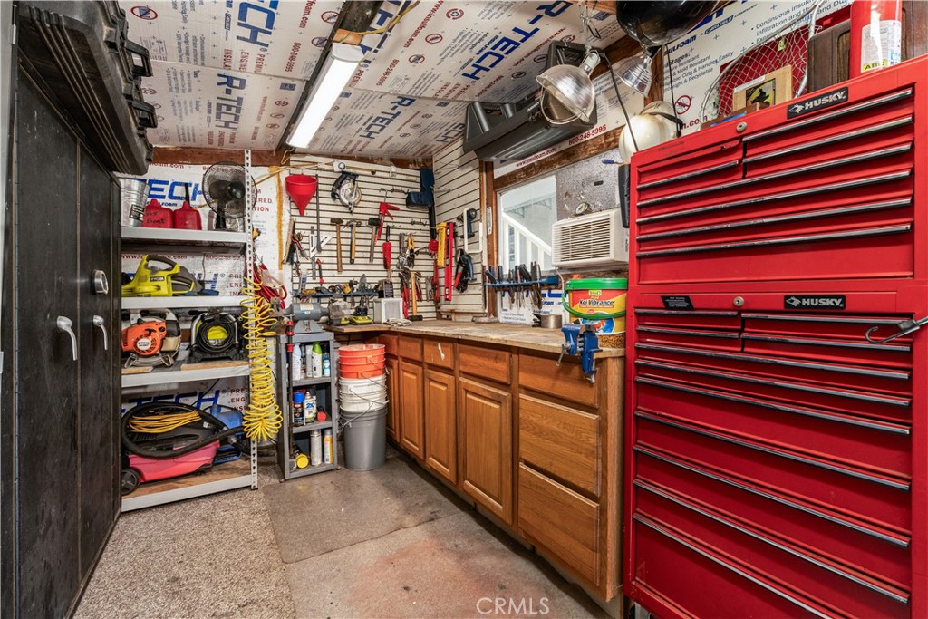https://media.crmls.org/medias/8b01c675-339c-4b2e-97a9-2870f15036f5.jpg?preset=X-Large