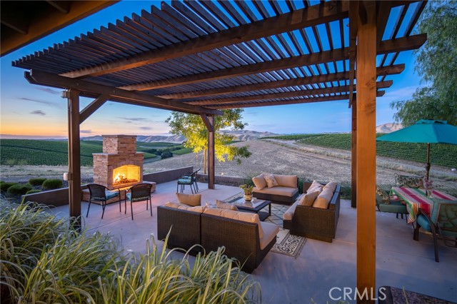 Detail Gallery Image 13 of 58 For 950 Indian Dune Rd, Paso Robles,  CA 93451 - 5 Beds | 4 Baths