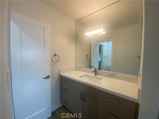 Detail Gallery Image 13 of 21 For 404 N Broadway #5,  Redondo Beach,  CA 90277 - 2 Beds | 1/1 Baths