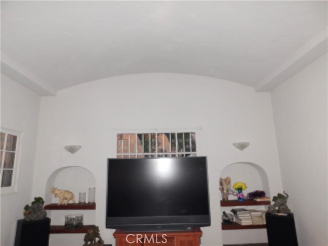 1319 S Downey Road, Los Angeles CA: https://media.crmls.org/medias/8b026d88-1767-4e84-a83c-1ab80aefd924.jpg