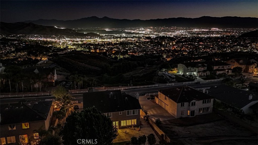 https://media.crmls.org/medias/8b0350de-f191-4d3b-bfcd-37d0674767fe.jpg?preset=X-Large