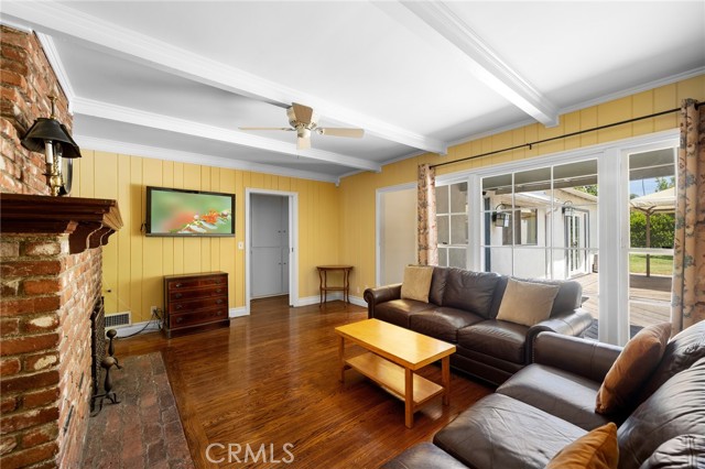 13617 Bassett Street, Valley Glen CA: https://media.crmls.org/medias/8b03a64f-1500-4e86-a8ed-37d7cc4f9cb7.jpg