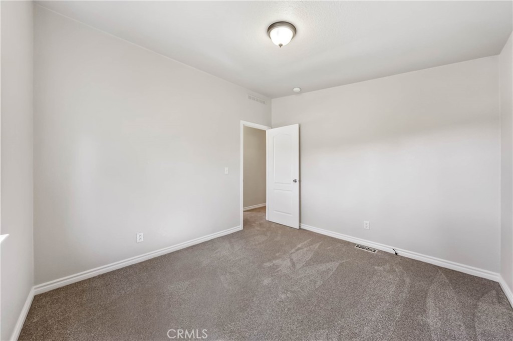 https://media.crmls.org/medias/8b03d606-90aa-449e-8984-445dc6625e73.jpg?preset=X-Large