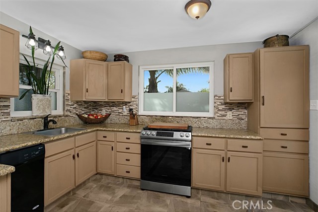 Detail Gallery Image 15 of 34 For 244 Venetia, Long Beach,  CA 90803 - 3 Beds | 2 Baths