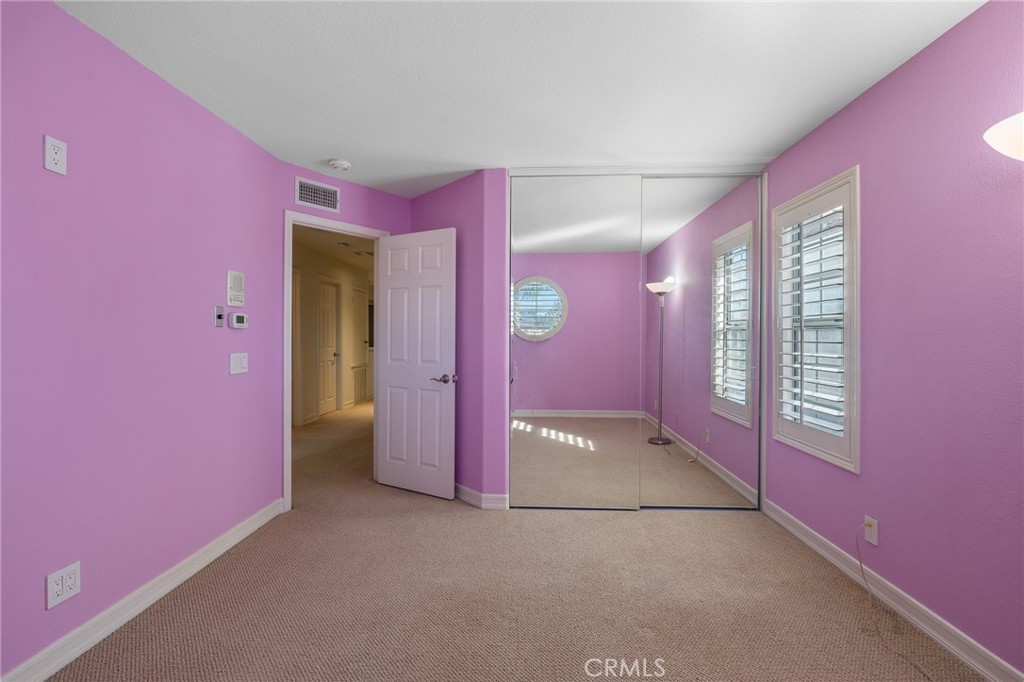 https://media.crmls.org/medias/8b04104c-1a03-4c8c-a6ea-cd9a8f57220e.jpg?preset=X-Large