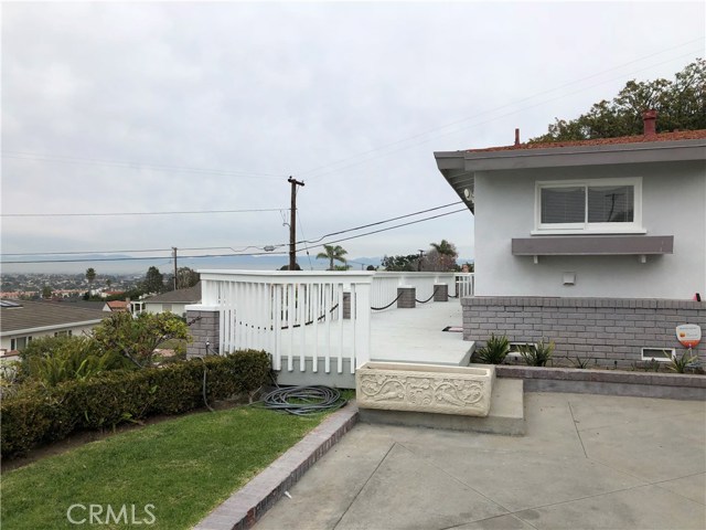 Detail Gallery Image 1 of 12 For 202 via Mesa Grande, Redondo Beach,  CA 90277 - 3 Beds | 2 Baths