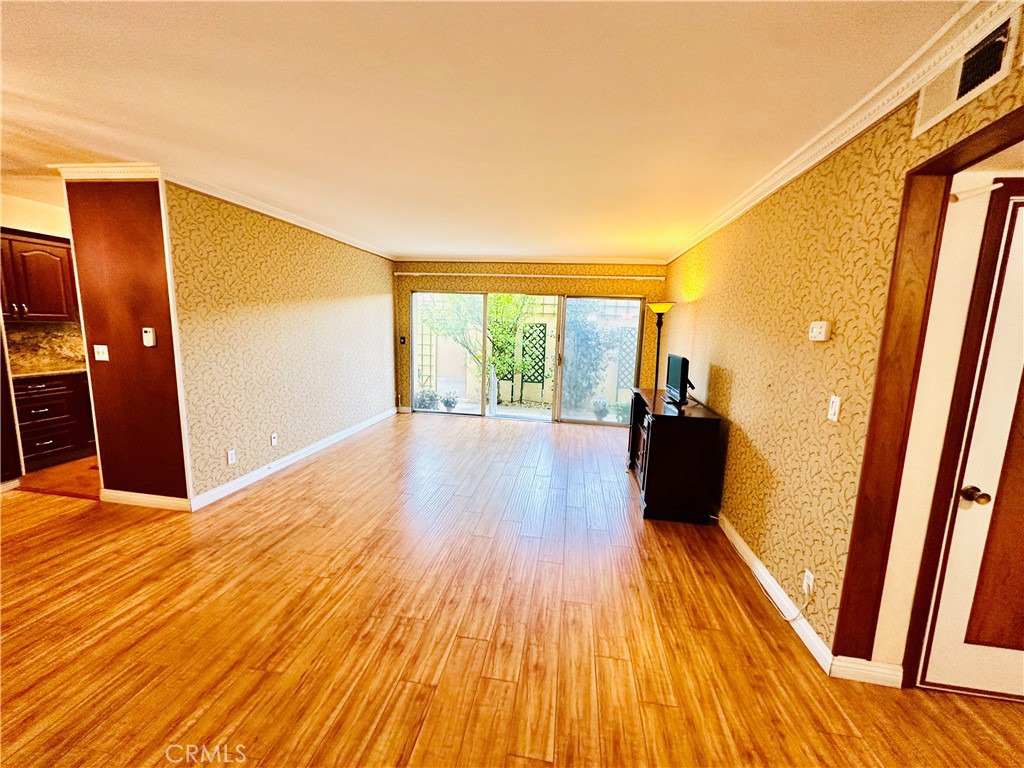 https://media.crmls.org/medias/8b043eb4-e4fb-46aa-a9f6-4702f811dcaf.jpg?preset=X-Large