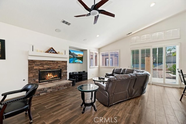 Detail Gallery Image 24 of 67 For 2757 Palmetto Ln, Corona,  CA 92881 - 5 Beds | 4/2 Baths