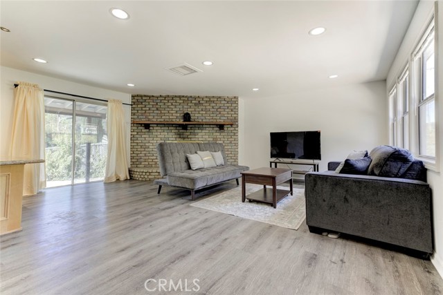 Detail Gallery Image 9 of 64 For 3352 Montrose, La Crescenta,  CA 91214 - 3 Beds | 3 Baths