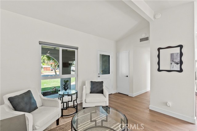 Detail Gallery Image 5 of 41 For 27410 Dewdrop Ave, Canyon Country,  CA 91351 - 3 Beds | 1/1 Baths