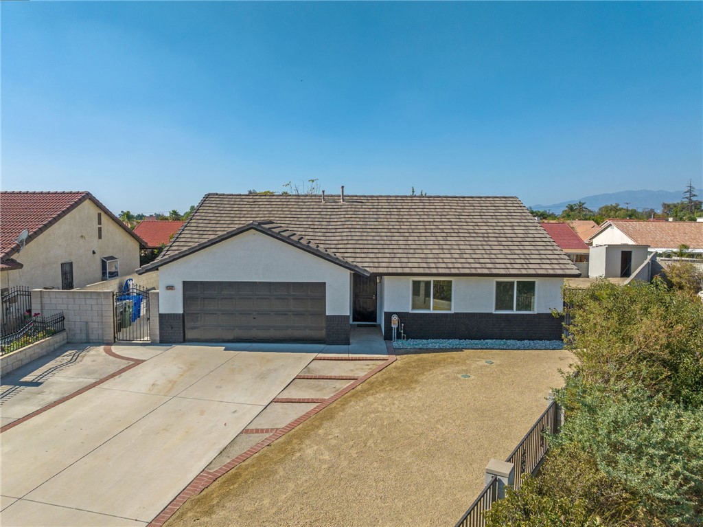 Image 2 for 15062 Fontlee Ln, Fontana, CA 92335