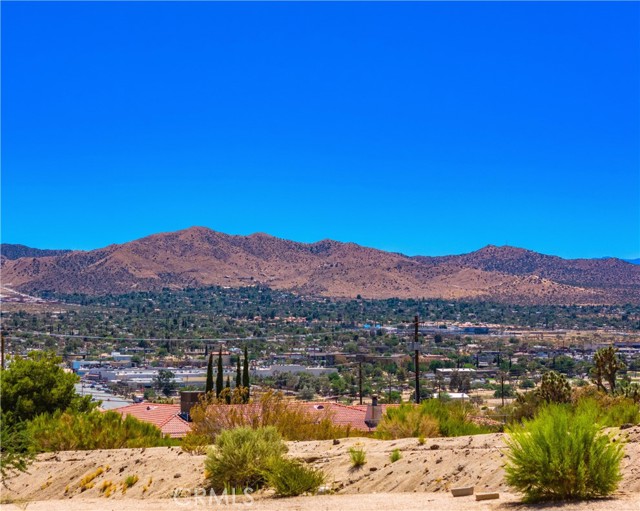 Detail Gallery Image 39 of 43 For 6496 Red Bluff Ave, Yucca Valley,  CA 92284 - 3 Beds | 2/1 Baths