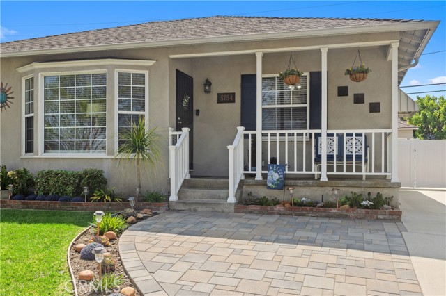 Detail Gallery Image 3 of 34 For 5754 Eckleson, Lakewood,  CA 90713 - 3 Beds | 2 Baths