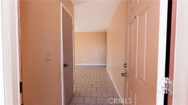 Detail Gallery Image 8 of 13 For 9035 Calle Escorial, Desert Hot Springs,  CA 92240 - 3 Beds | 2 Baths