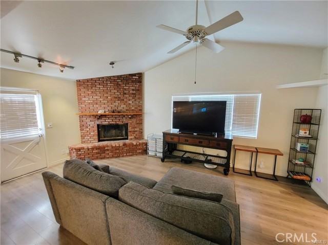 Detail Gallery Image 7 of 20 For 23827 Friar St, Woodland Hills,  CA 91367 - 3 Beds | 2 Baths