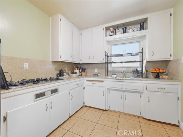 17962 Merrill Avenue, Fontana CA: https://media.crmls.org/medias/8b07395b-1721-4133-8e8d-d9fa91a85cb2.jpg