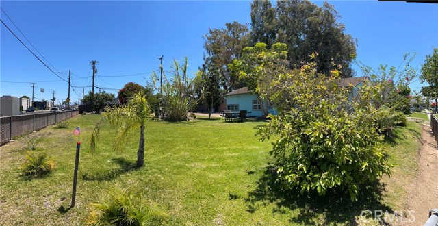 2410 Florida Street, Huntington Beach CA: https://media.crmls.org/medias/8b073d23-09a7-41ce-95ec-4654869b43a9.jpg