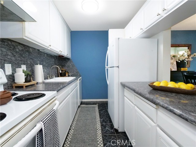 635 Prospect Avenue, Redondo Beach, California 90277, 2 Bedrooms Bedrooms, ,2 BathroomsBathrooms,Residential,For Sale,Prospect,IN25120437