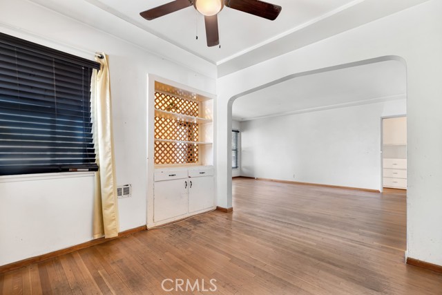 Detail Gallery Image 8 of 35 For 7725 Owensmouth, Canoga Park,  CA 91304 - 3 Beds | 2 Baths